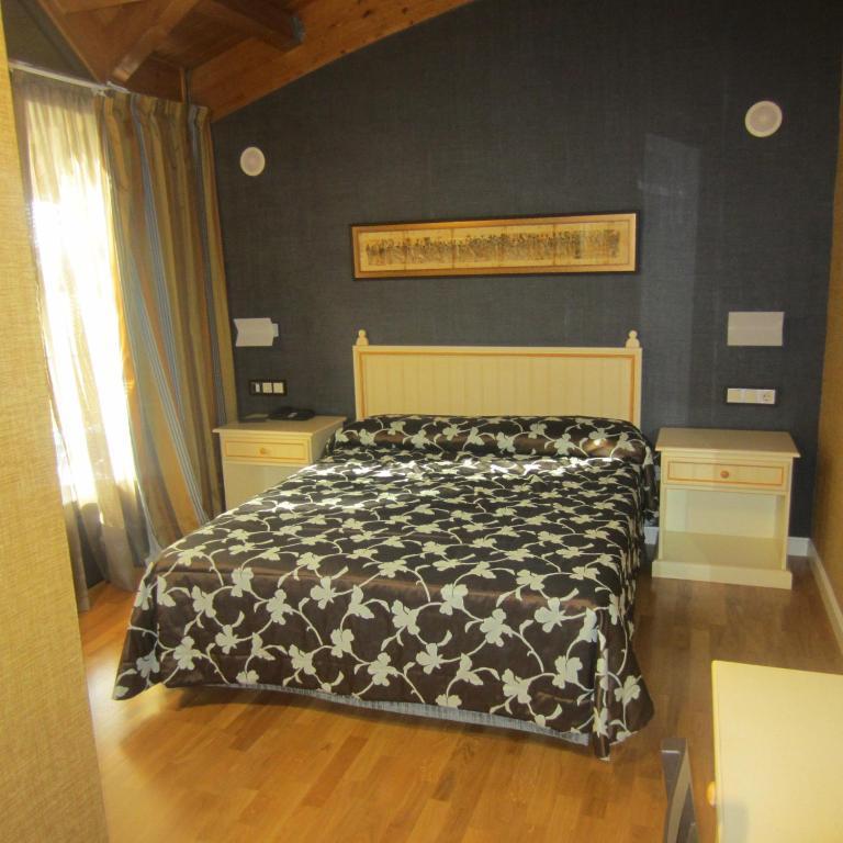 Roomrural Hotel Iru-Bide Lumbier Room photo