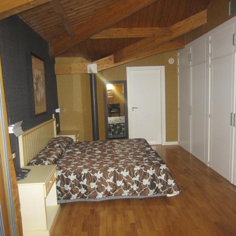 Roomrural Hotel Iru-Bide Lumbier Room photo